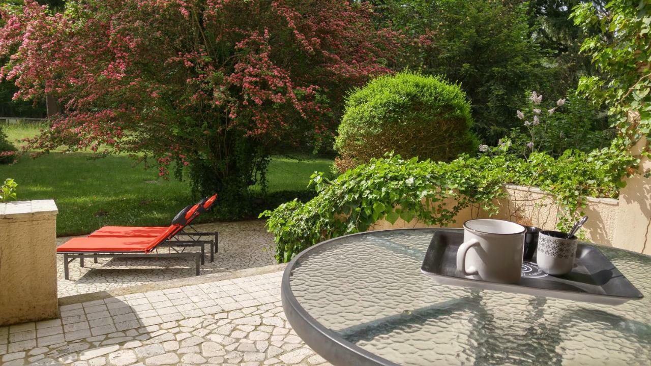 Domaine De Bramefaon Bed & Breakfast บาร์บิซง ภายนอก รูปภาพ